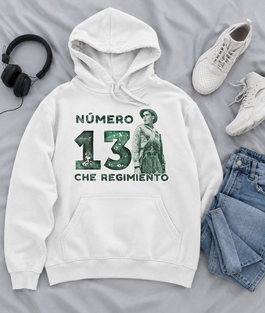 Sudadera con capucha blanca con el número 13 en verde, un soldado y la frase Número 13 che regimiento