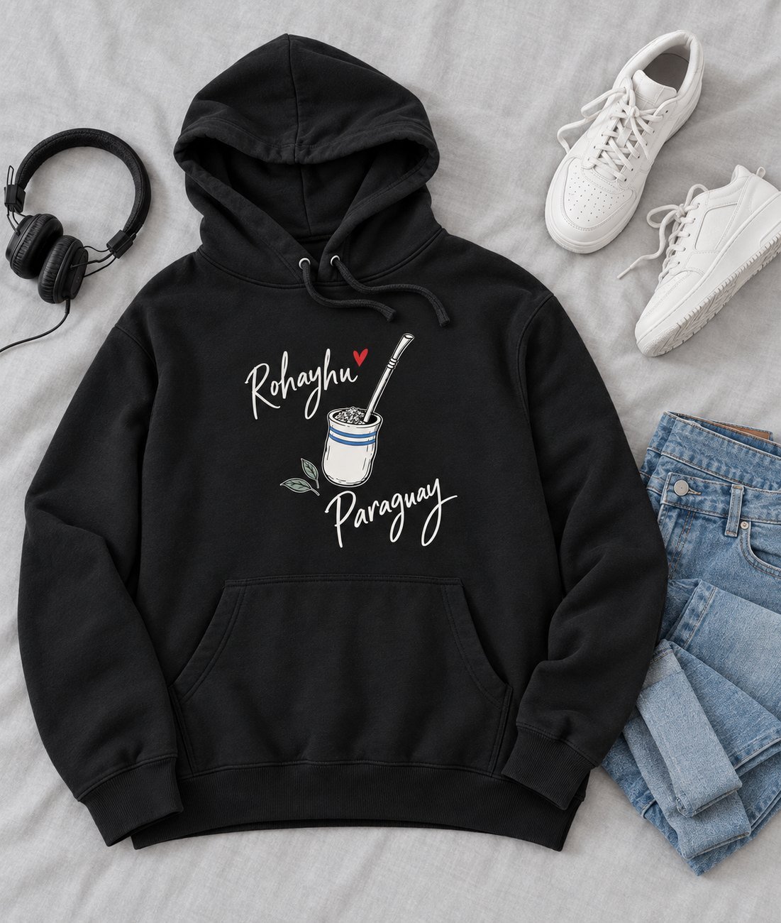 Sudadera con capucha negra con una guampa dibujada a línea fina y el texto Rohayhu Paraguay