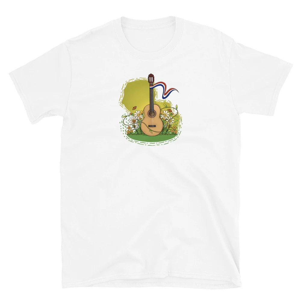Camiseta blanca con una guitarra ilustrada entre flores y una cinta roja, blanca y azul