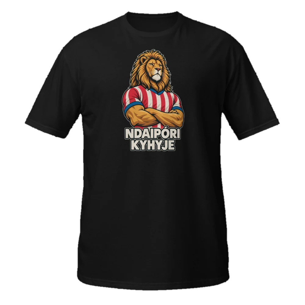 Camiseta negra con un león con la camiseta de Paraguay y la frase Ndaipóri Kyhyje